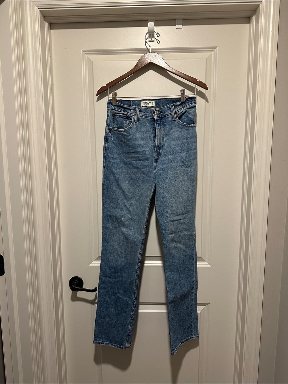 Abercrombie Classic Women's Light Blue Straight-Leg Jeans high rise